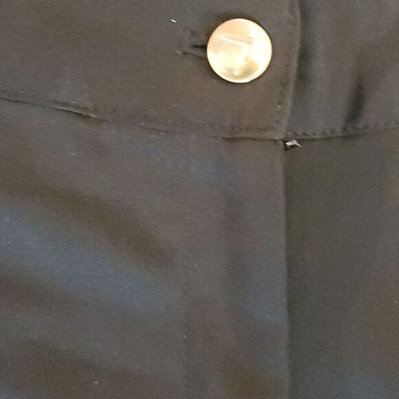 Callaway black slacks. Size 6..white stitching. Back pockets. - Picture 3 of 10